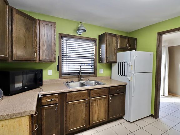 3rd image of 1020 Beloit Ave
