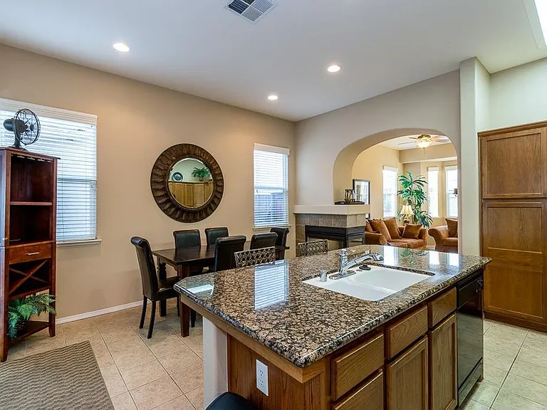 632 W Fontaine Ln — Photo 10