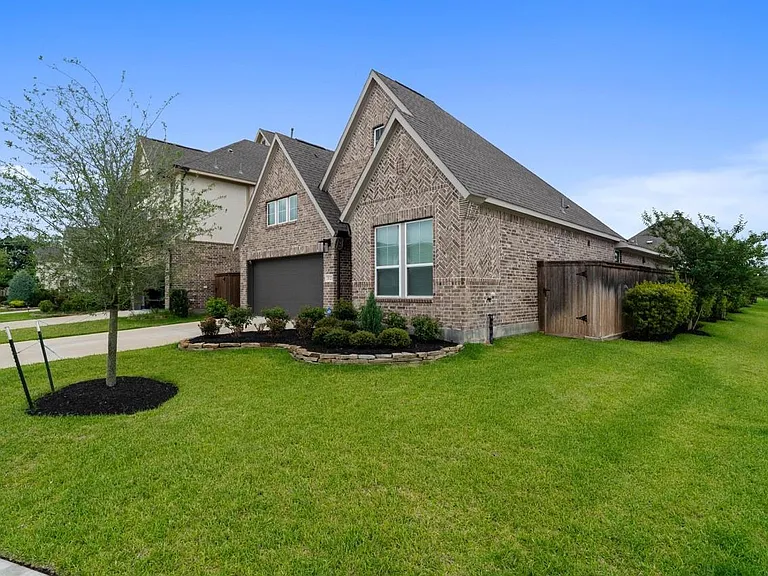 26323 Hunter Ln — Photo 3