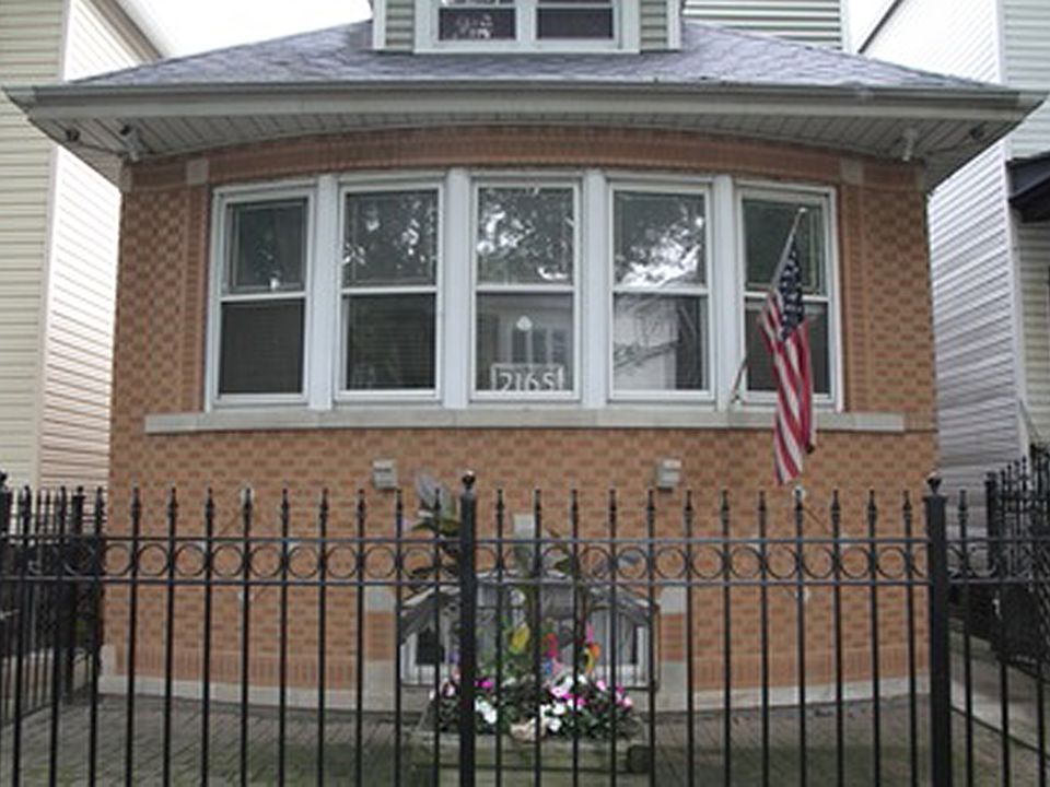 1st image of 2165 N Maplewood Ave