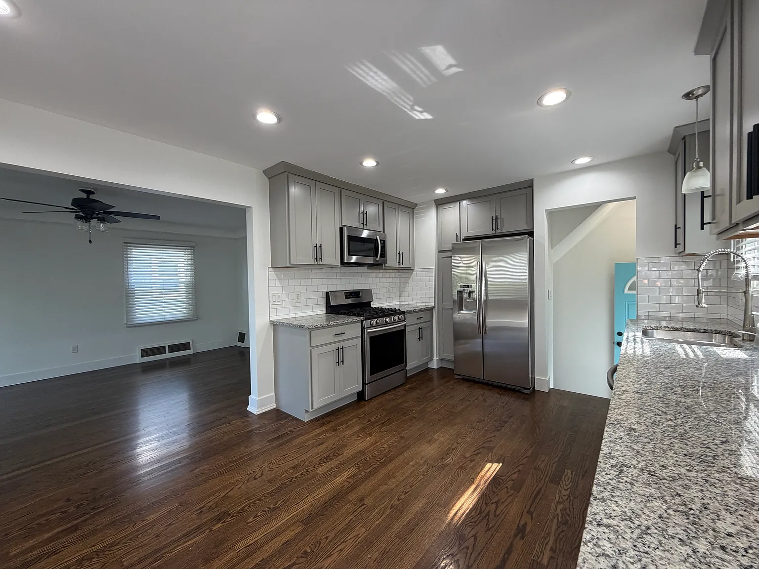 3 bed, 1085 sqft, $2,200 — Photo 1