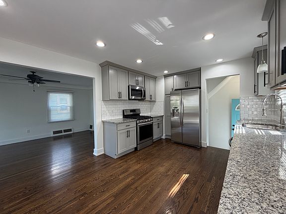 3rd image of 320 Flowerdale St