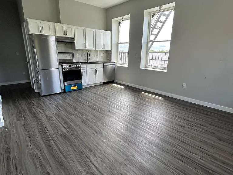 98 Clinton Ave #3 — Photo 3