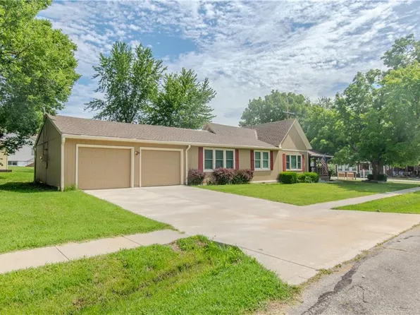 302 W Walnut St, Cleveland, MO 64734