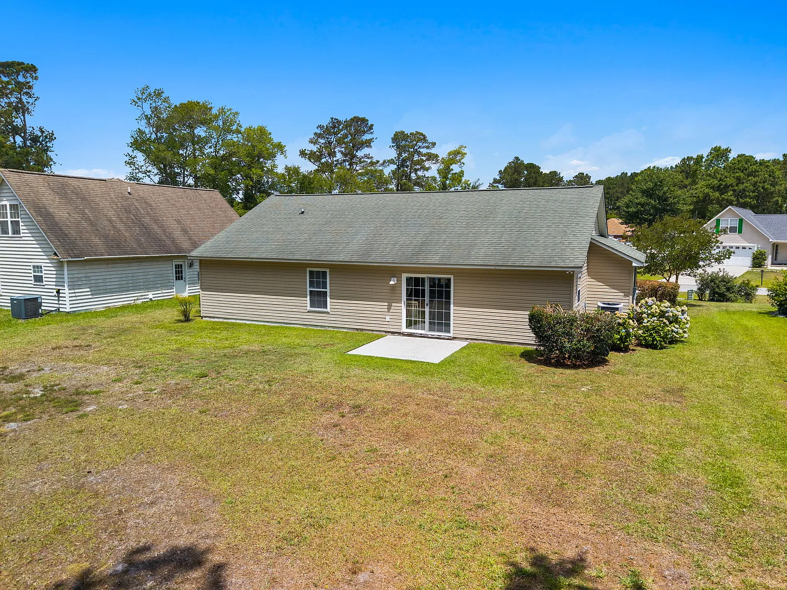 3 bed, 1327 sqft, $1,850 — Photo 4