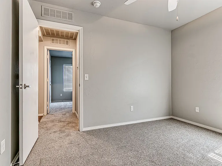 2816 NW 187th Ter — Photo 16