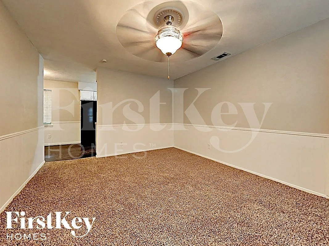 3 bed, 2.0 bath, 1472 sqft, $2,230 — Photo 4