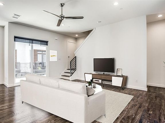 2nd image of 2112 Bennett Ave #203