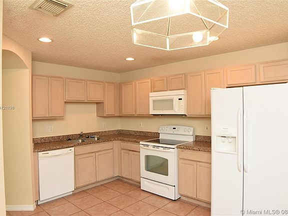 5th image of 1025 Arezzo Cir #1025