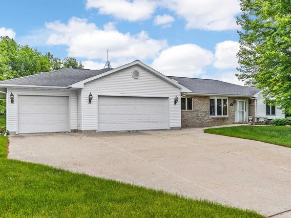 217 Case Rd, La Porte City, IA 50651
