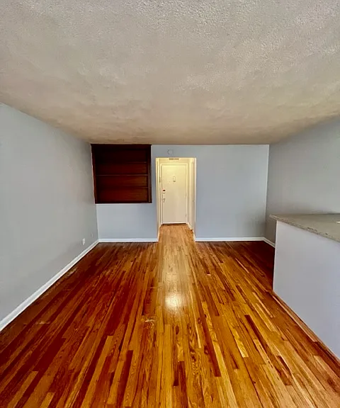 Corona Manor Apartments — Photo 7