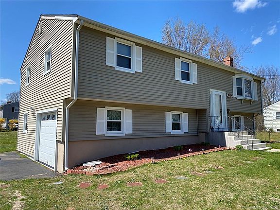 3rd image of 820 Brewer St