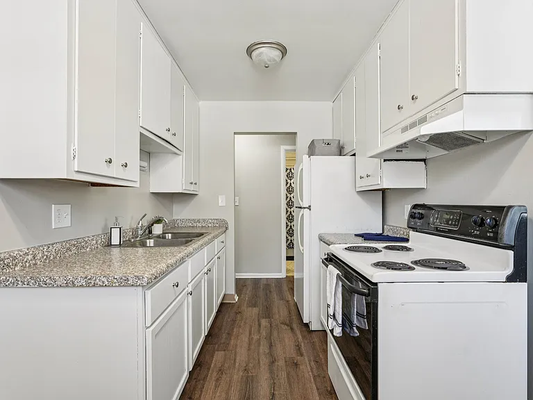 Priscilla Standish Apartments — Photo 12