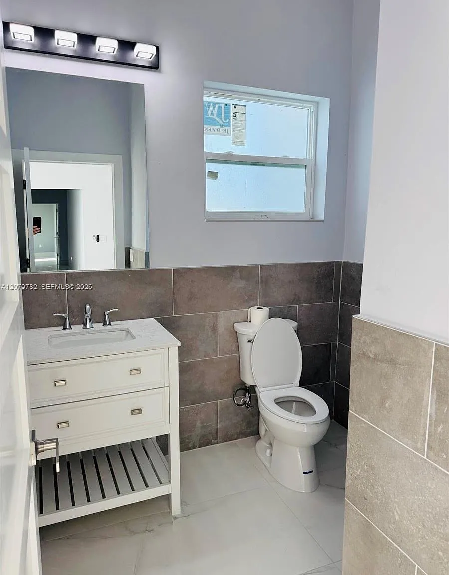 4 bed, 2.5 bath, $2,000 — Photo 4