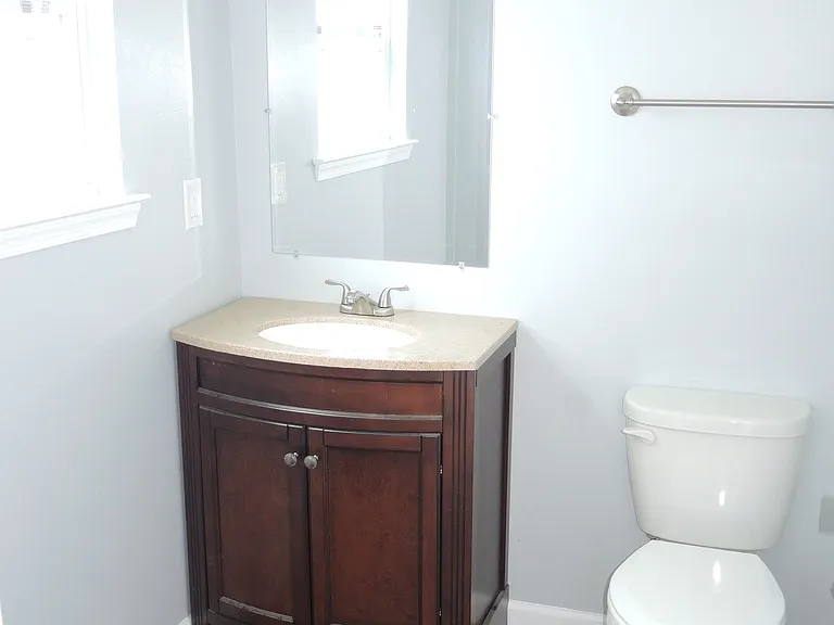 1107 W Lincoln St — Photo 8