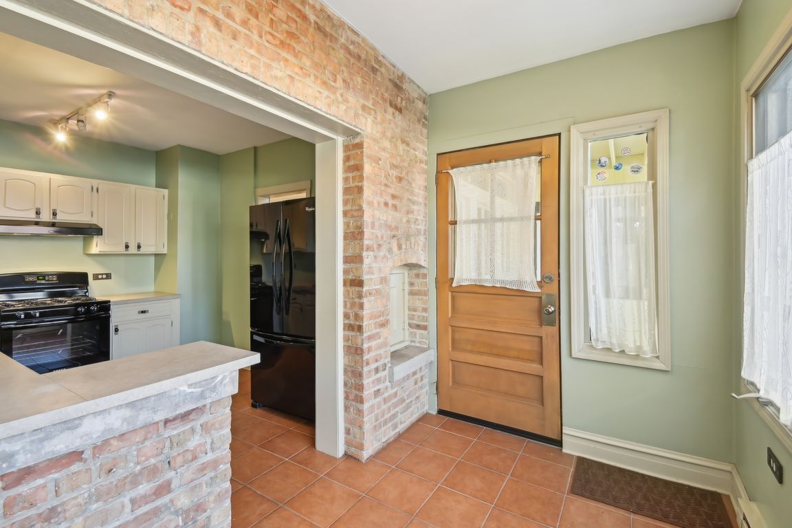 177 N Linden Ave-0904-020.jpg