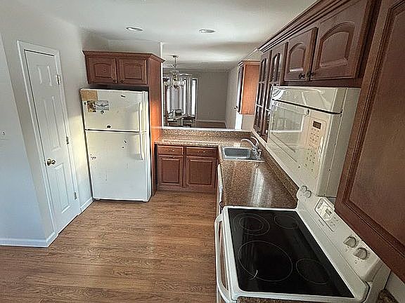 5th image of 102 Arrowood Rd Unit B