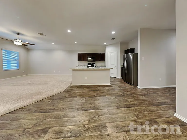 1016 Adler Way — Photo 4