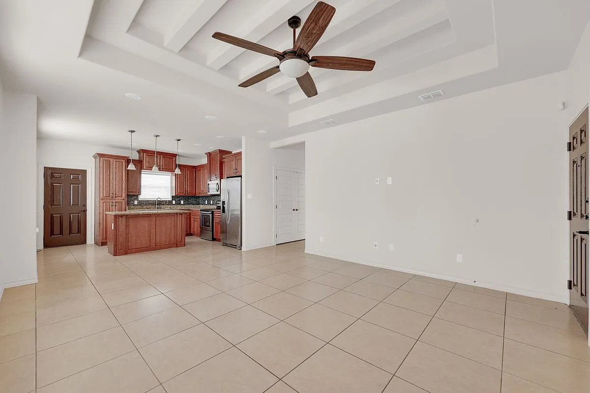 2 bed, 2.0 bath, 983 sqft, $1,100 — Photo 4