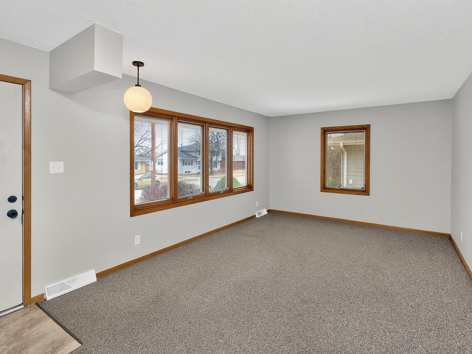 Newly Remodeled 3BR Ranch in Urbandale | Fenced Yard | 2-Car Garage | — Photo 4
