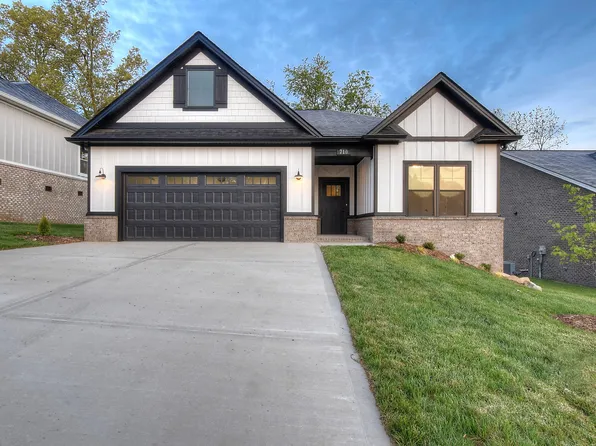 710 Hunts Terrace Dr, Kingsport, TN 37664