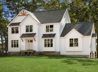 11 Middle Rd, Amesbury, MA 01913