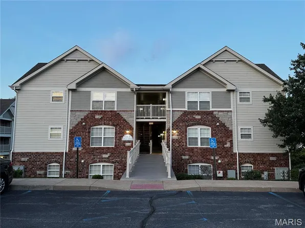 1934 Piedmont Cir, Saint Peters, MO 63304
