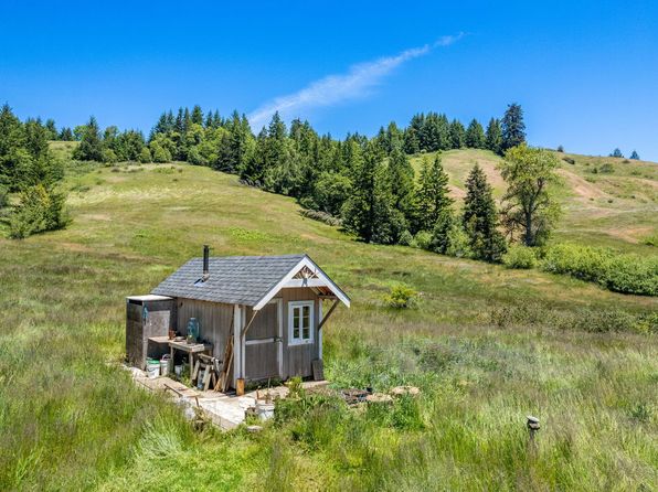 5 Bald Mountain Rd, Blue Lake, CA 95525