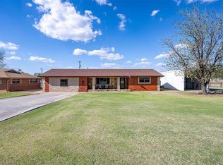 921 E North Boundary St, Sentinel, OK 73664