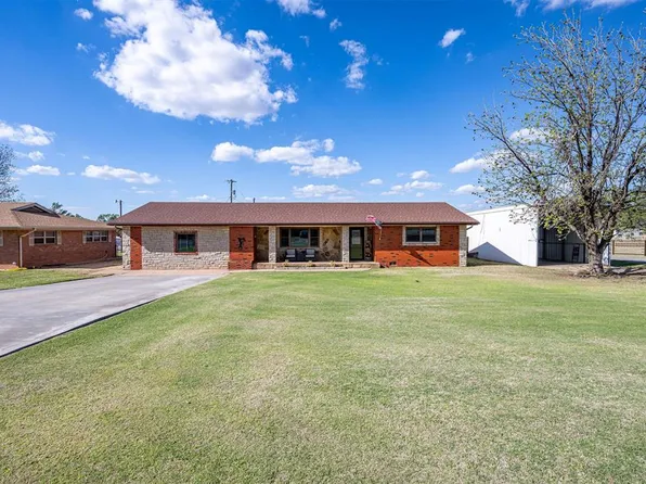 921 E North Boundary St, Sentinel, OK 73664