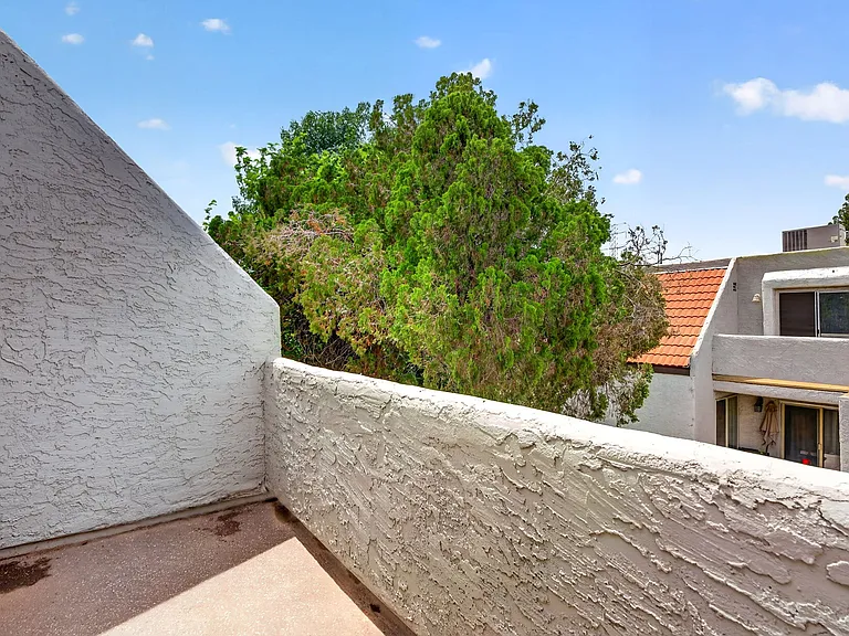 946 E Diamond Dr — Photo 16