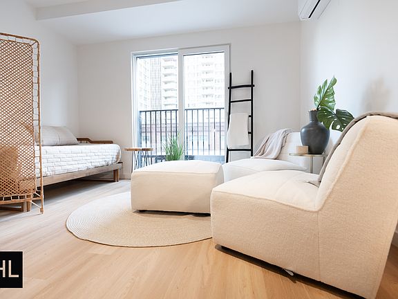 3rd image of 931 Carroll St #213