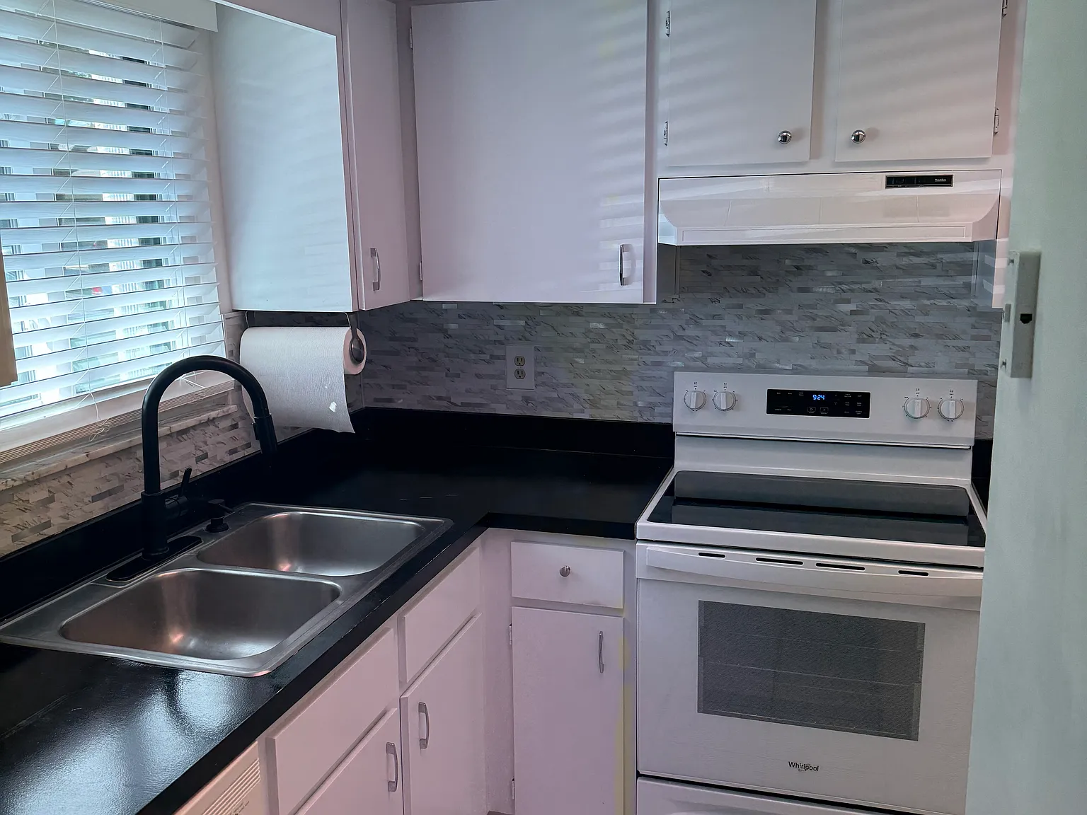 2 bed, 845 sqft, $1,500 — Photo 3
