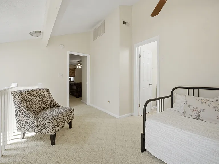 1001 Saint Andrews Way #B — Photo 16