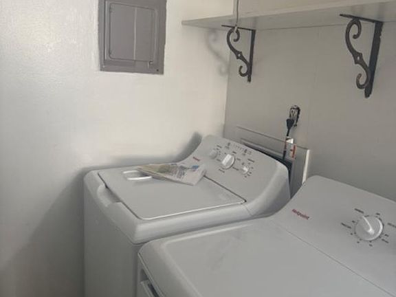 4th image of 1351 E Sudbury Ave
