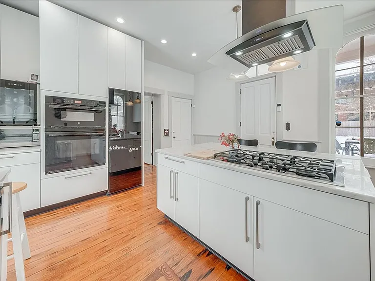 503 S State St — Photo 10