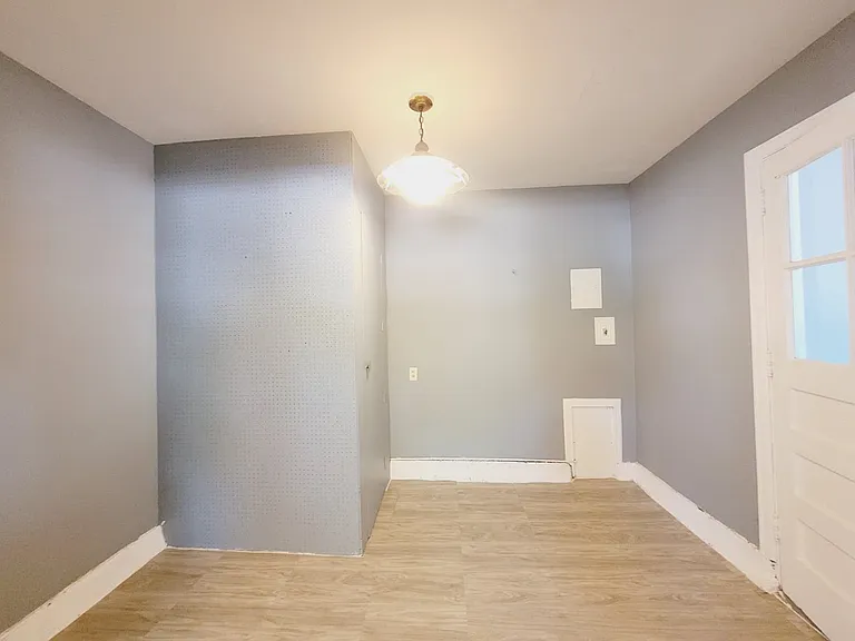 817 S Vine St — Photo 12