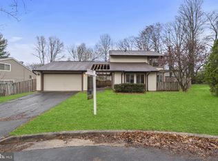 10 Pheasant Run Ct, Sterling, VA 20164