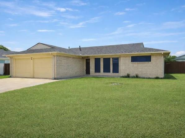 1350 Twin Falls Rd, Houston, TX 77088