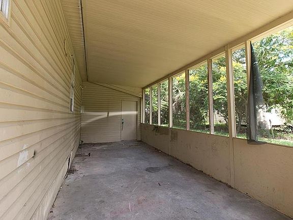3rd image of 720 Foster Ave