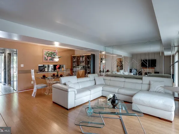 1089 Corbridge Ct, Voorhees, NJ 08043