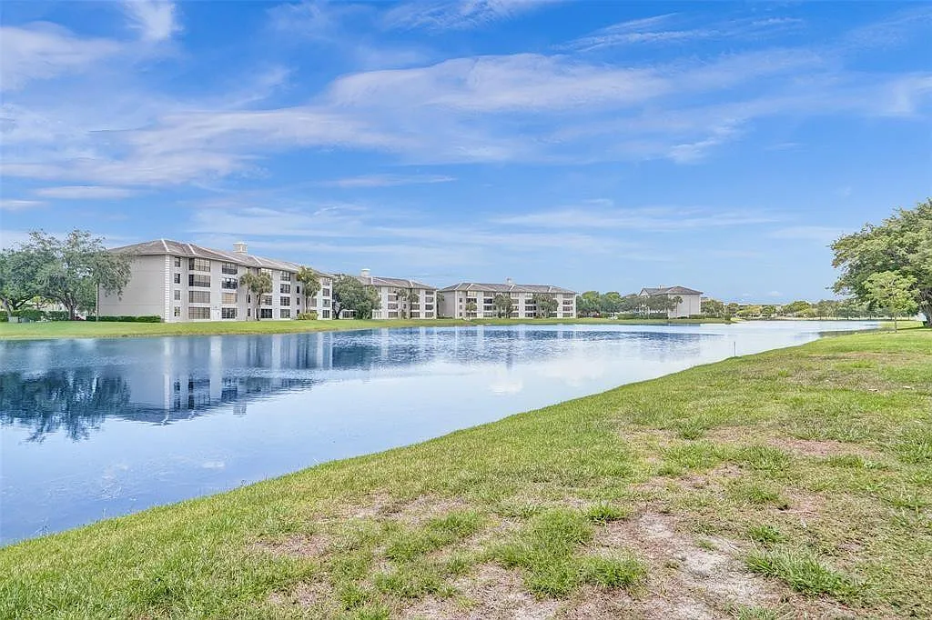2 bed, 2.0 bath, 1100 sqft, $2,200 — Photo 1