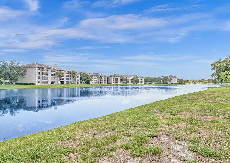 9440 Poinciana Pl #101
