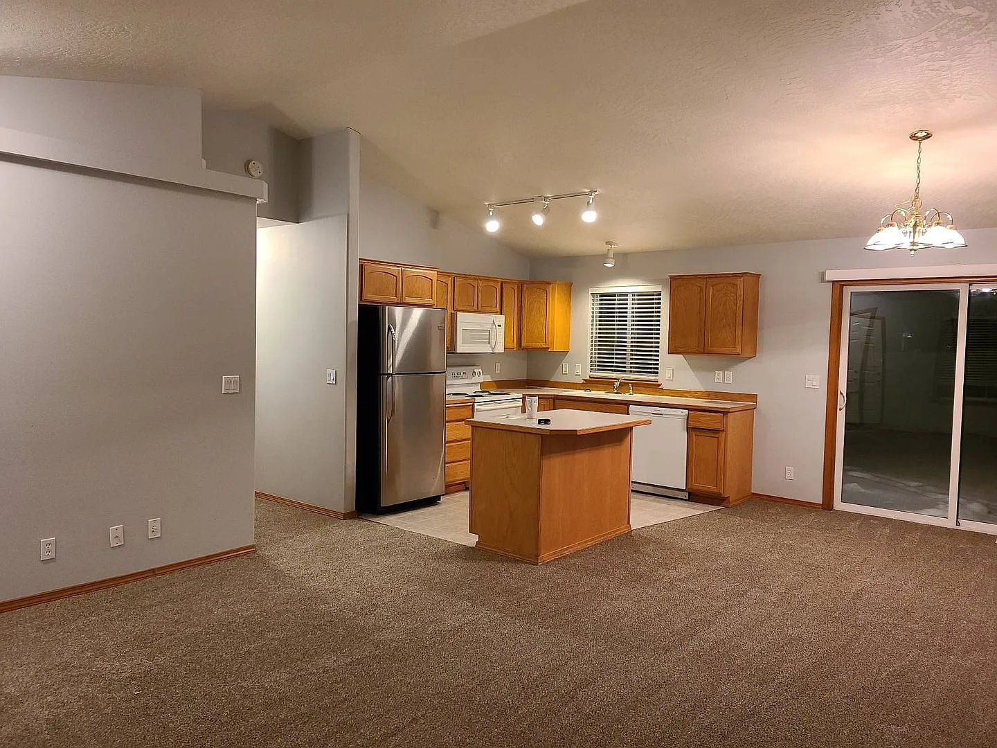 Charming 3 Bedroom 2 Bath Home in Woodbridge — Photo 4