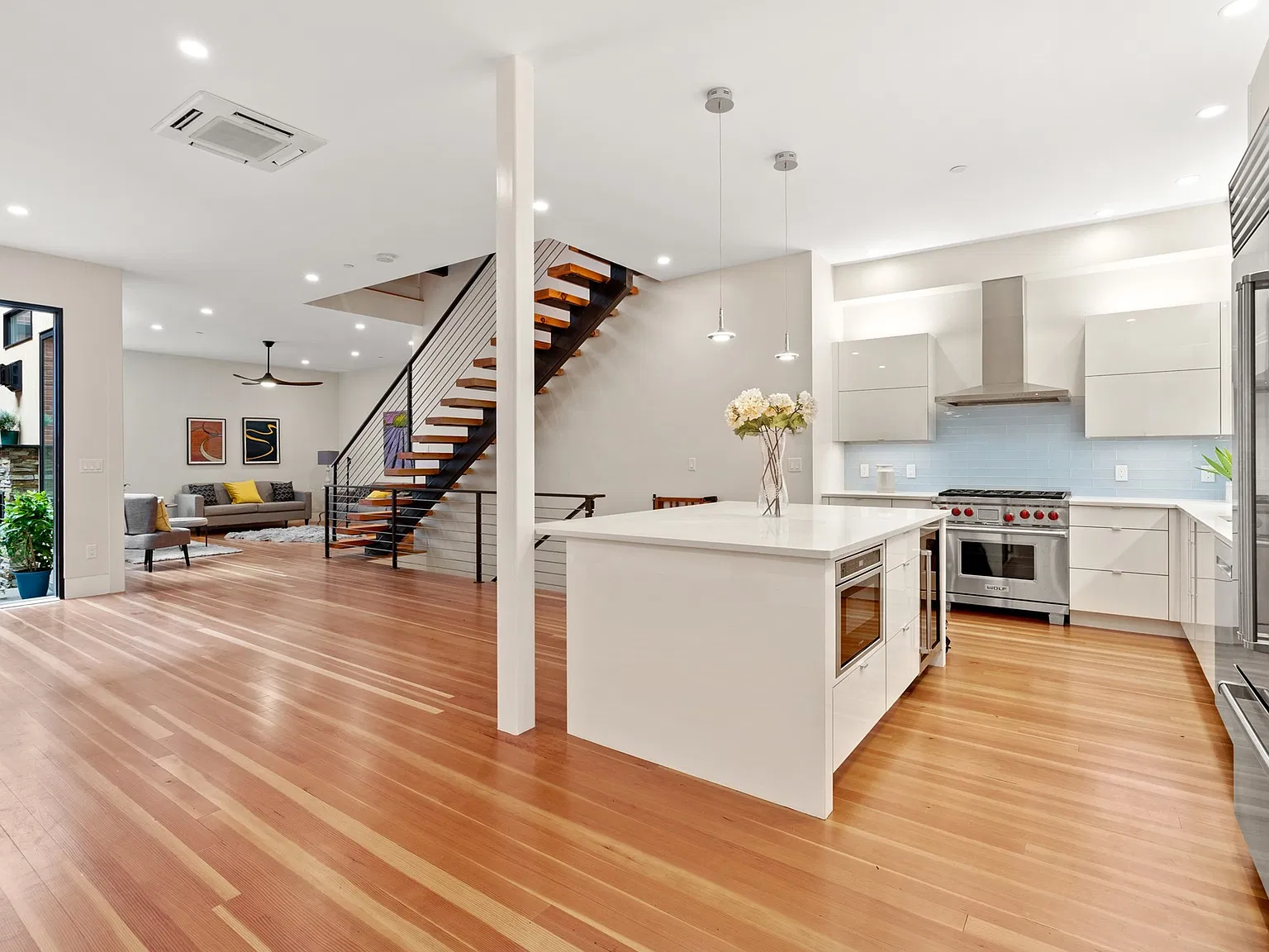 4 bed, 3.5 bath, 2928 sqft, $10,000 — Photo 3