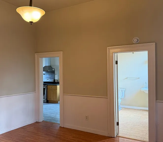 982 University Ave #B — Photo 10