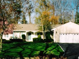 34 Long View Dr, Wading River, NY 11792