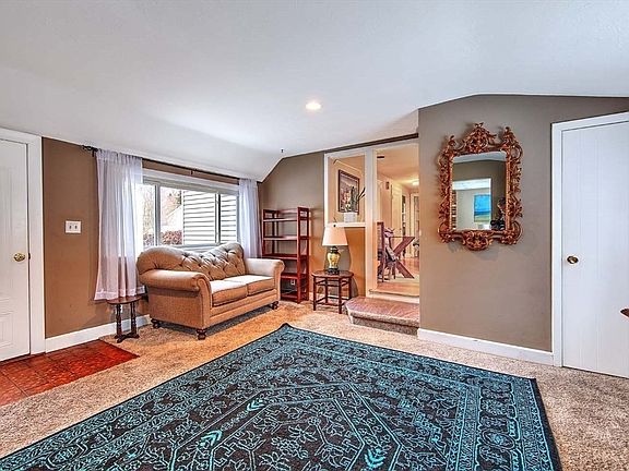 4th image of 186 Carroll Ave