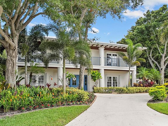 2nd image of 33 Rio Vista Drive