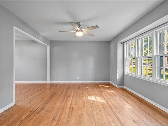 3rd image of 9746 Eby St